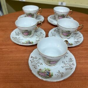 Vintage tea cup and saucers
